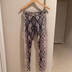 Gianni Bini Snake Print Leggings - Black and Cream